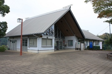 安養寺運動公園にある建物