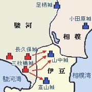 豊臣軍による山中城・韮山城攻略の図。小田原城前の山中城、韮山城に向けて出陣の矢印が記されている