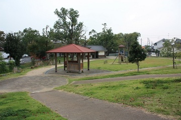 十九首水源地公園、休憩所や遊歩道の様子