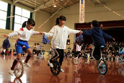 19年12月7日 息合わせ一輪車演技披露 上内田小で伝統の発表会 掛川市 19年12月7日 息合わせ一輪車演技披露 上内田小で伝統の発表会 掛川市