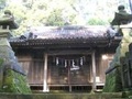 山内一豊ゆかりの雨桜神社を正面からたらえた画像