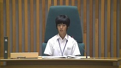 議長席に座る高橋副議長