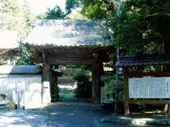 本源寺の山門を写した写真