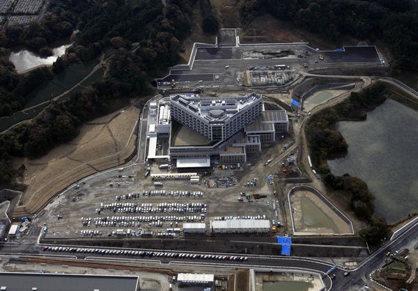 上空から撮影した建設中の中東遠総合医療センターの写真