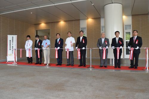中東遠総合医療センター開院時のテープカットのようす