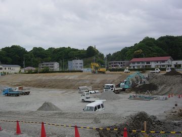 敷地南東側Dゾーンの造成工事中、パワーショベルが稼働している